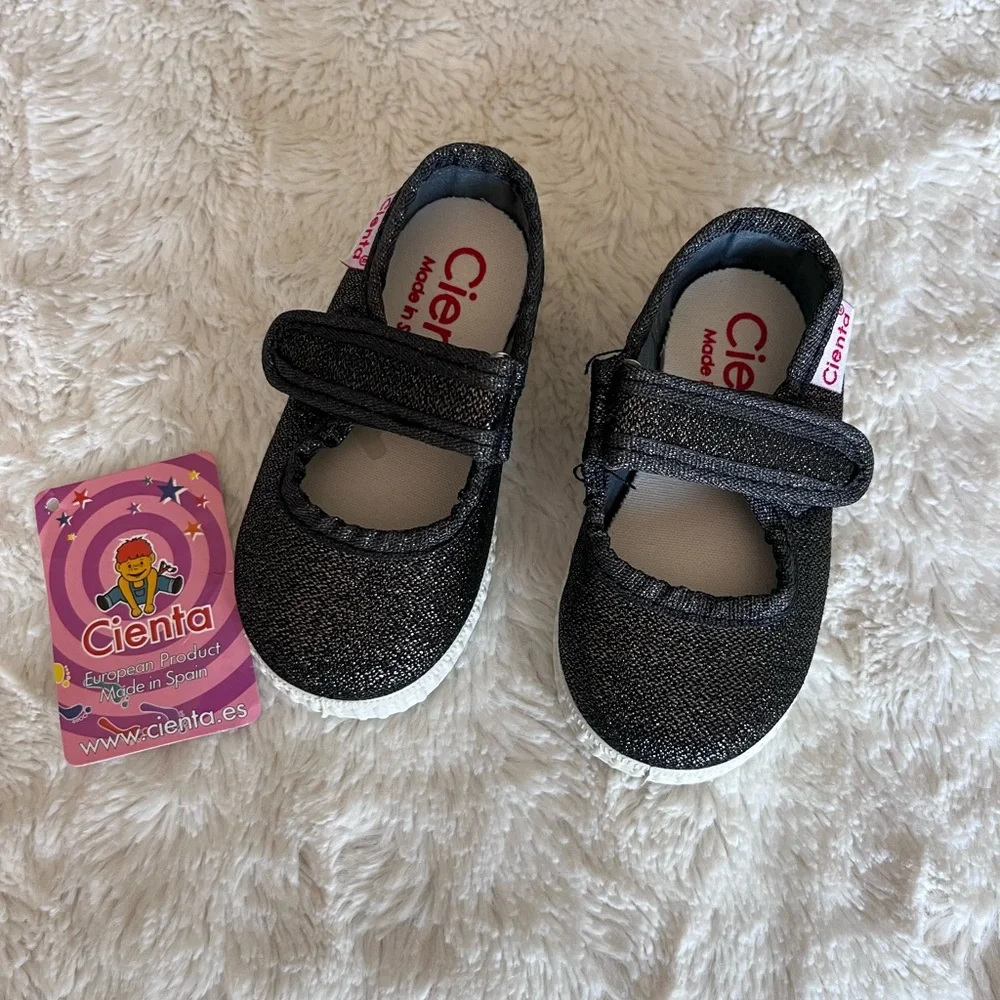 CIENTA girls, Mary Jane shoes. The color is charcoal with shimmer.